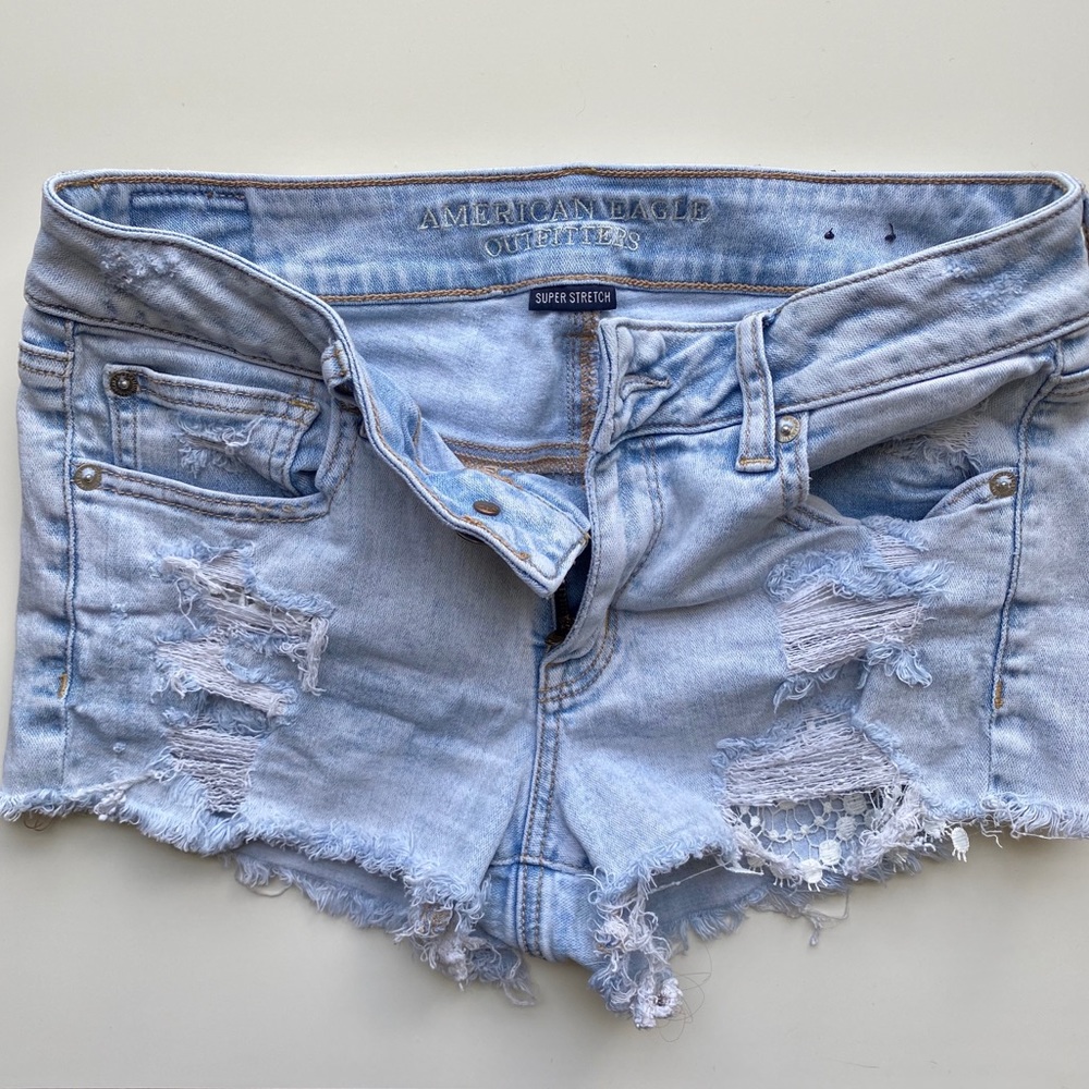 AMERICAN EAGLE SHORTIE DISTRESSED SHORT LACE TRIM
